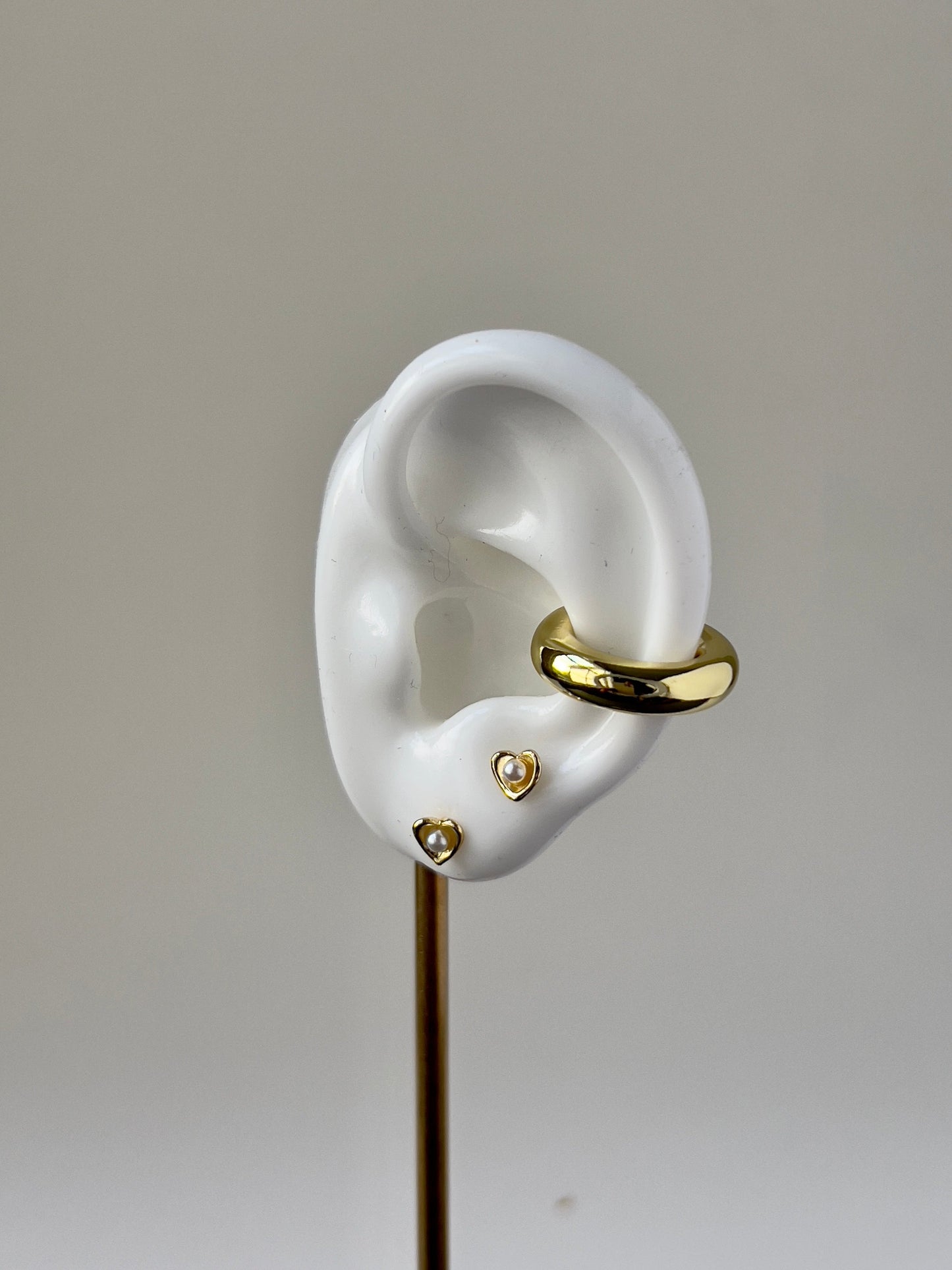 earring with heart shape with faux pearl in the middle