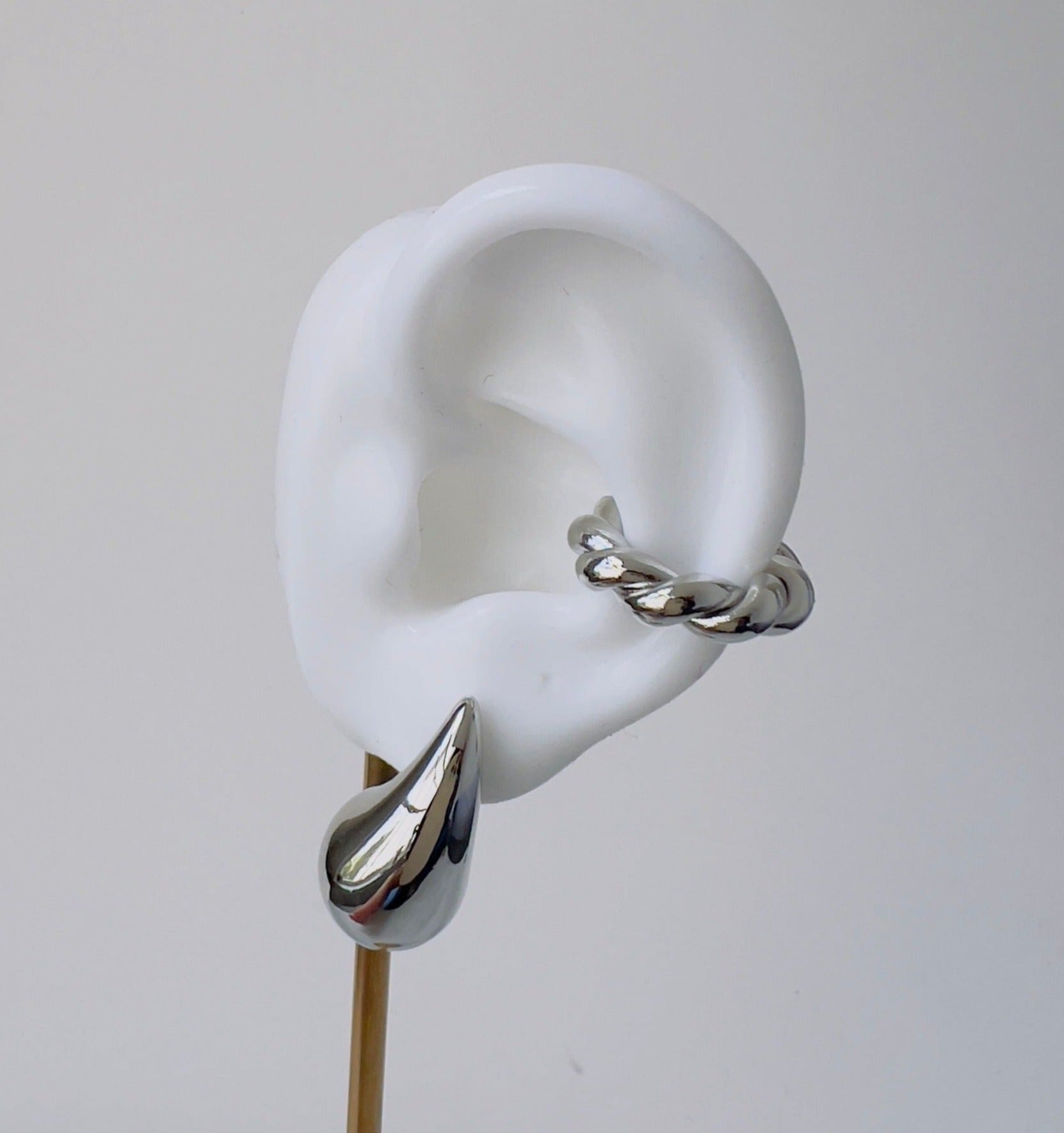 Chic silver braided ear cuff - Ideal for everyday wear, offering a sleek and modern style
