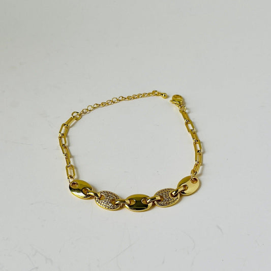 very sofisticated elegant bracelet in gold for women
