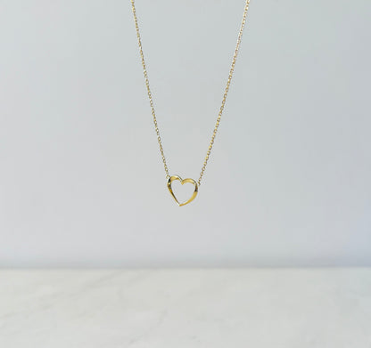 wire heart pendant necklace in gold