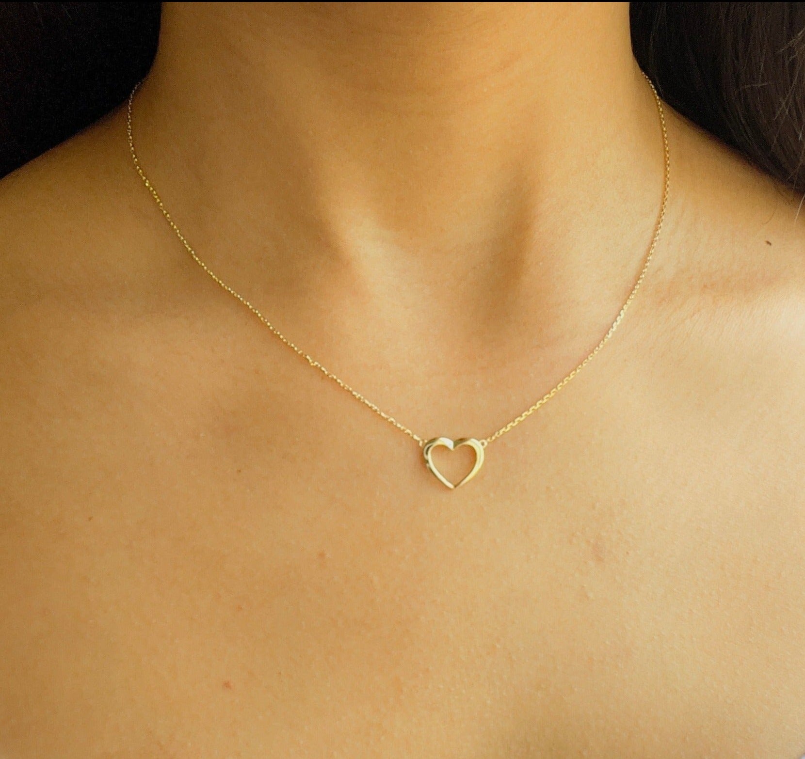 heart wire shaped beautiful necklace gold plated to express love 