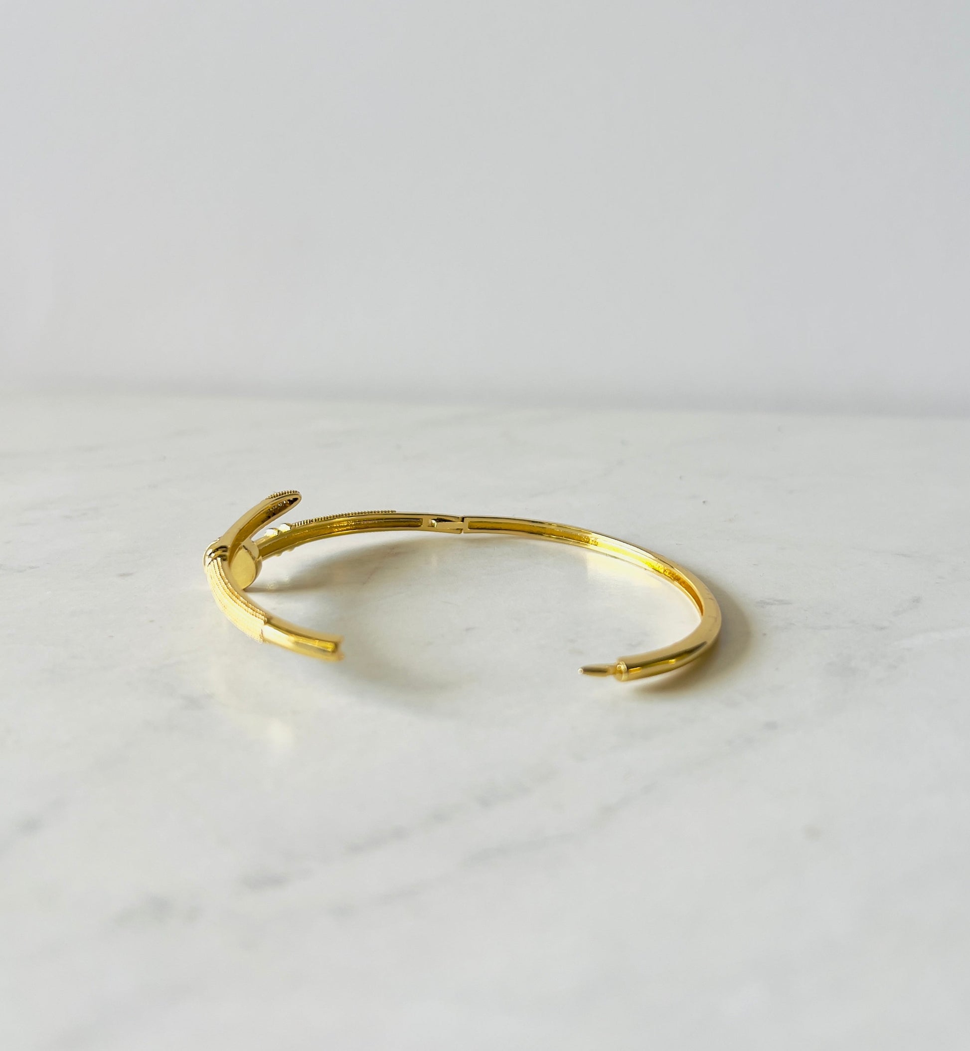 nail shaped bangle open