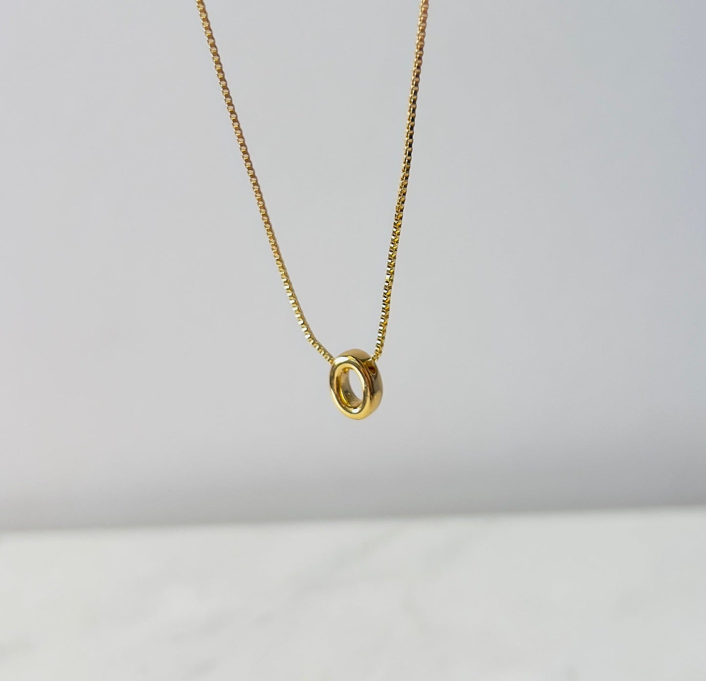 Letter O for personalized necklace in gold for women