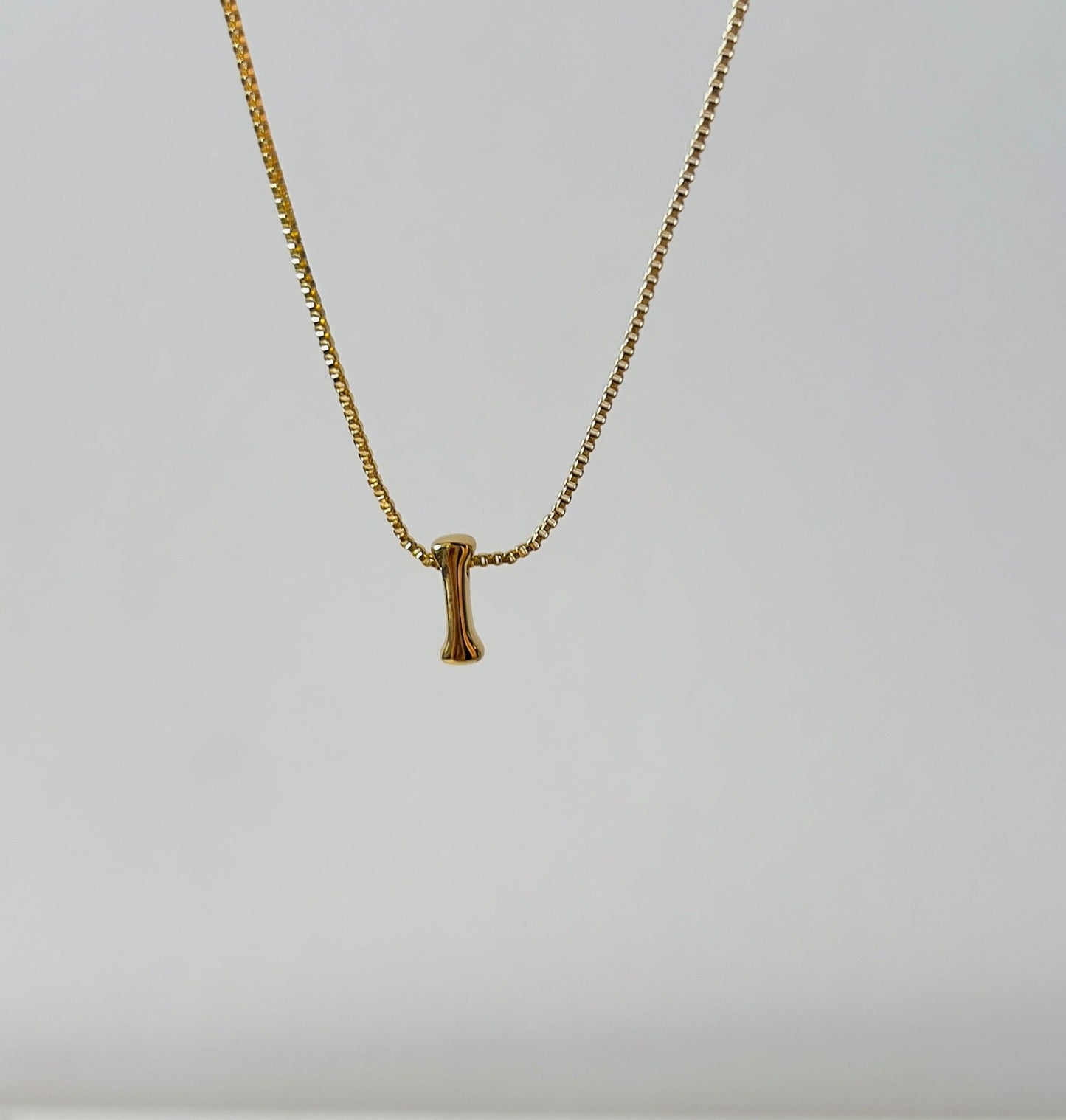 Letter I for personalized necklace in gold for women