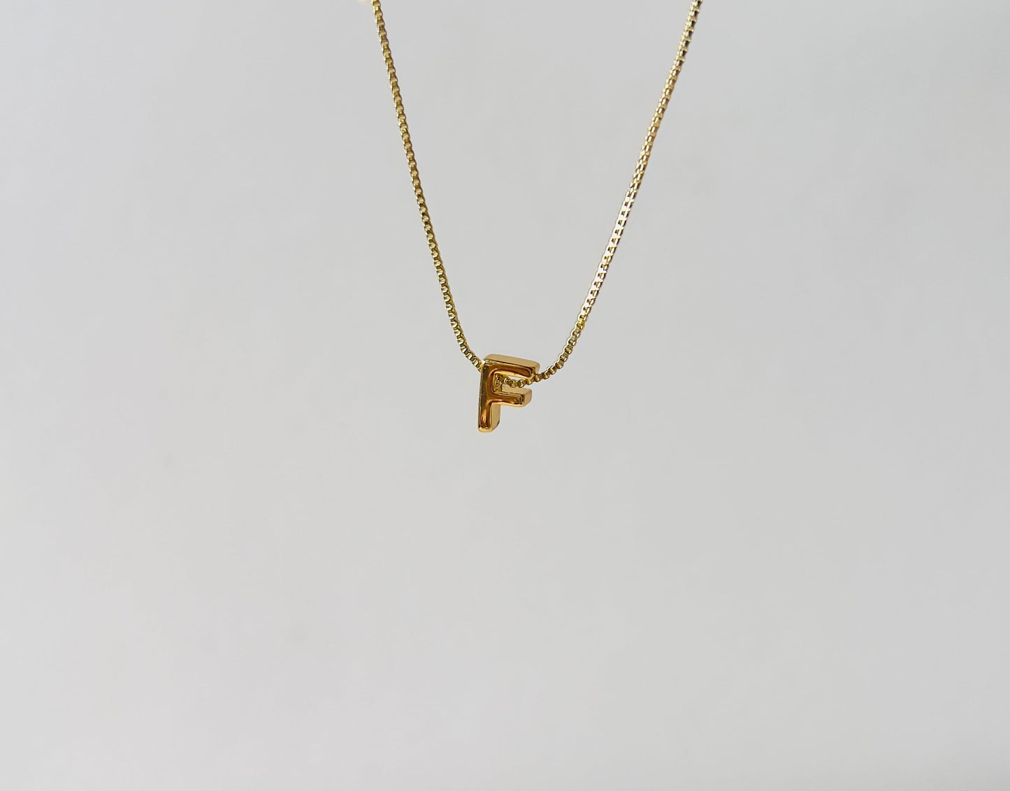 Letter F for personalized necklace in gold for women