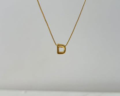 Letter D for personalized necklace in gold for women