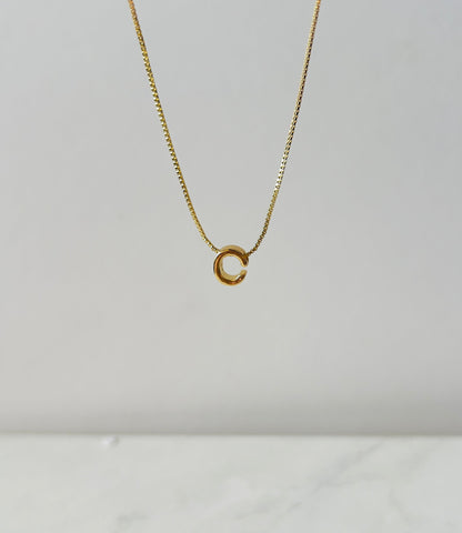 Letter C for personalized necklace in gold for women