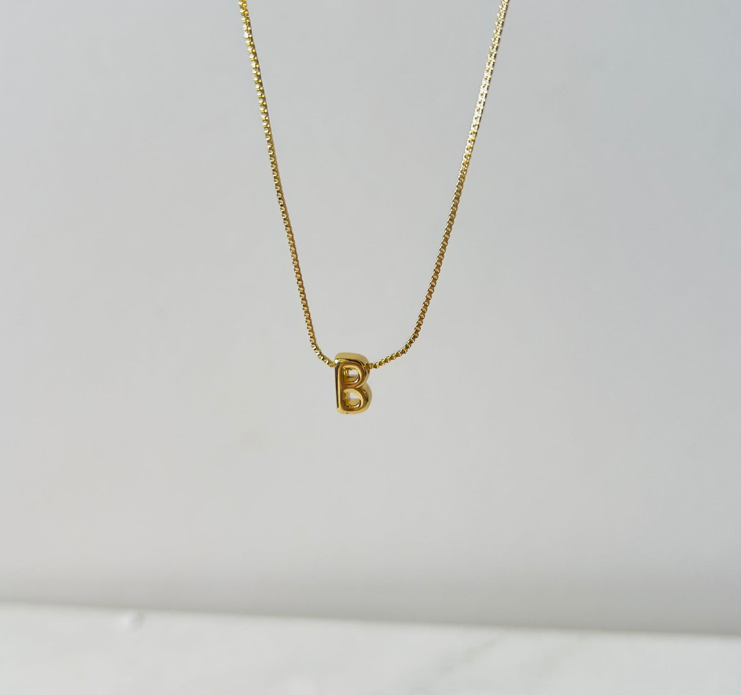 Letter B for personalized necklace in gold for women