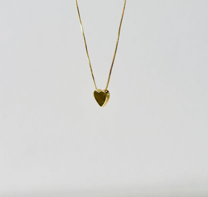 gold heart necklace in gold