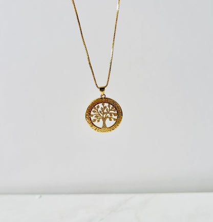 Family tree pendant necklace in gold for women
