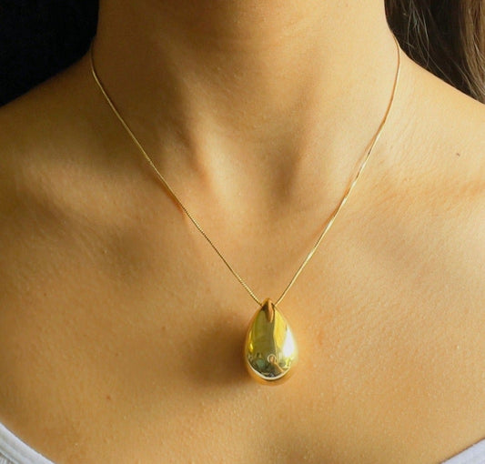 big drop pendant necklace in gold for women