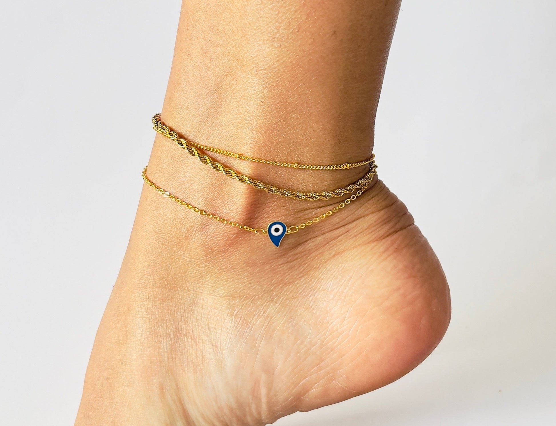 the eyes of isis anklet in gold