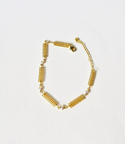 Beautiful faux pearl gold anklet with circle pattern chain - Enhance your look with this elegant accessory