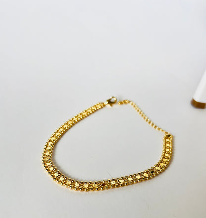 Timeless oval link chain gold plated anklet with adjustable lobster clasp - Adds sophistication to any outfit