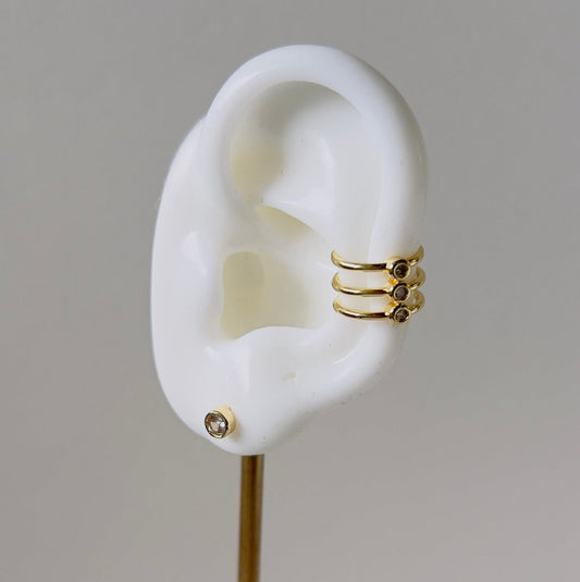 Chic ear cuff featuring three wires and cubic zirconia detail - Perfect for a modern and fashionable look